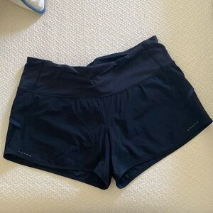 Lululemon Trail shorts size 8 EUC